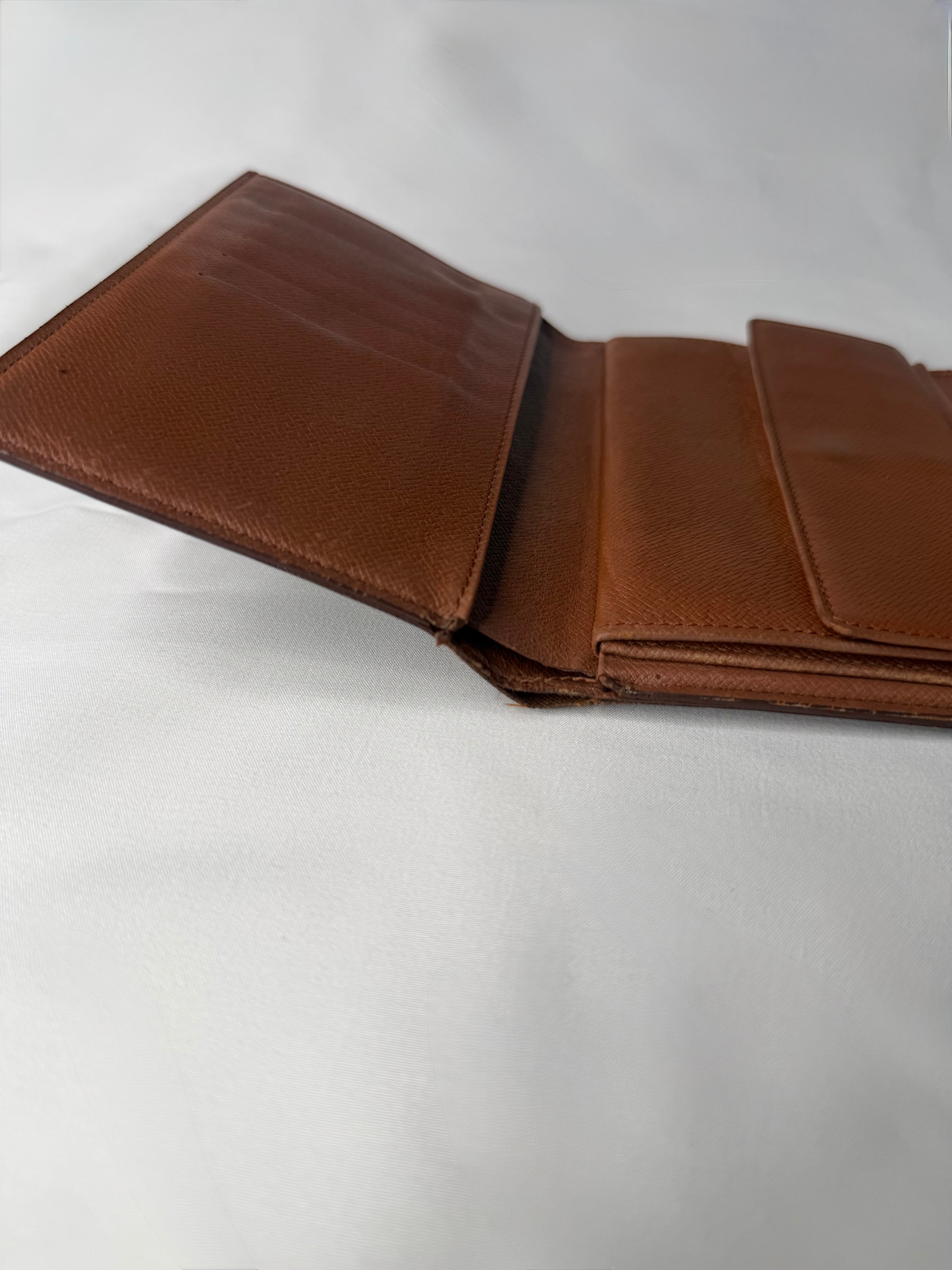 Portefeuille Porte-Trésor International Louis Vuitton n°MIO995 (Grade C)