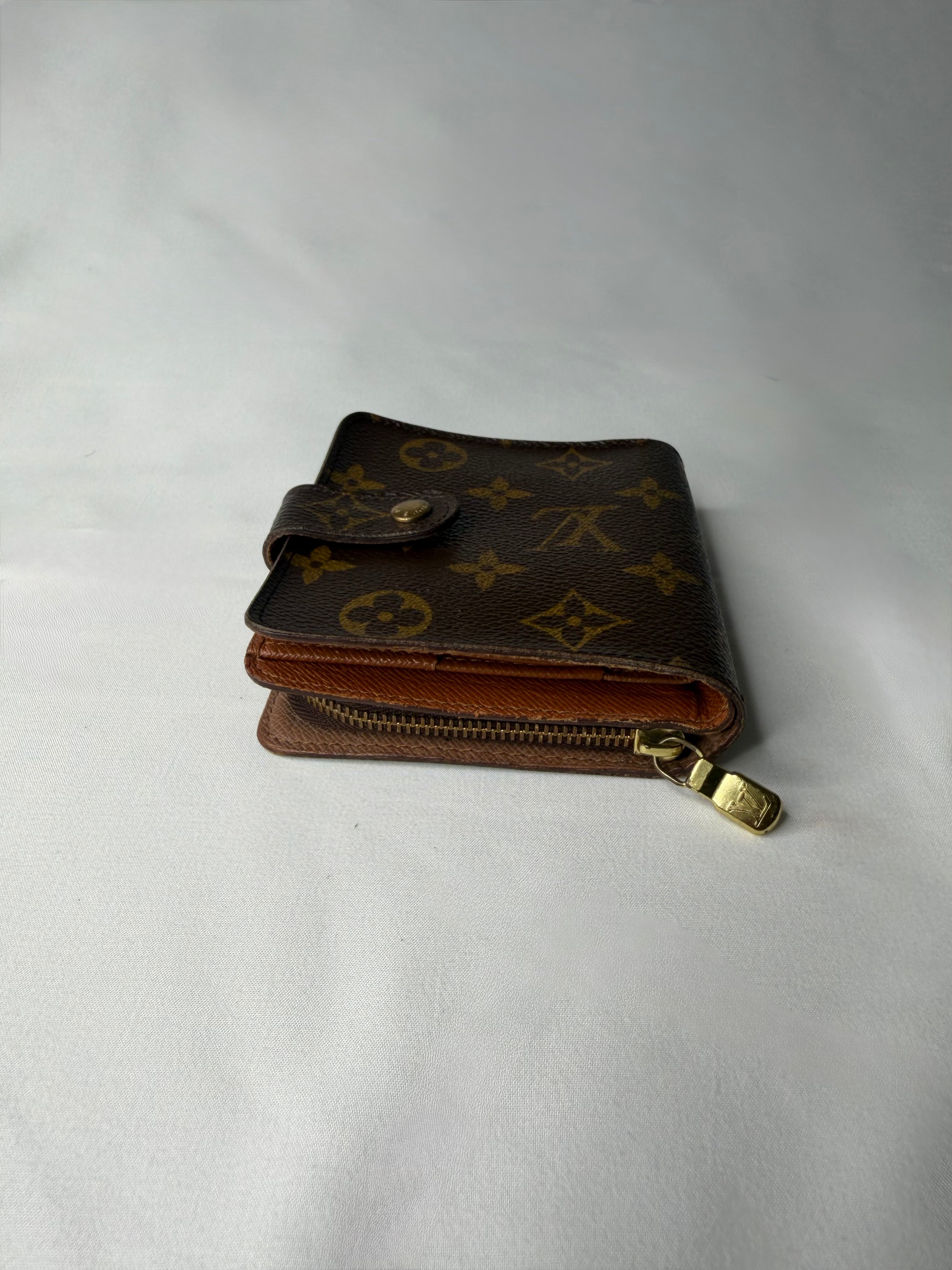 Portefeuille Compact Zip Louis Vuitton n°CA0998 (Grade BC)